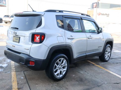 Used 2017 Jeep Renegade Latitude image 5