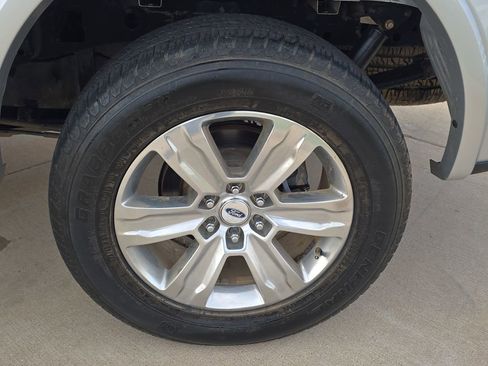 Used 2015 Ford F150 Platinum w/ Equipment Group 701A Luxury AWD/4WD image 31