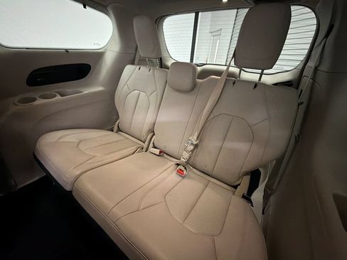 Used 2017 Chrysler Pacifica Touring-L Plus w/ Advanced Safetytec Group FWD image 20