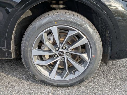 Used 2023 Audi Q5 2.0T Premium w/ Convenience Package image 12