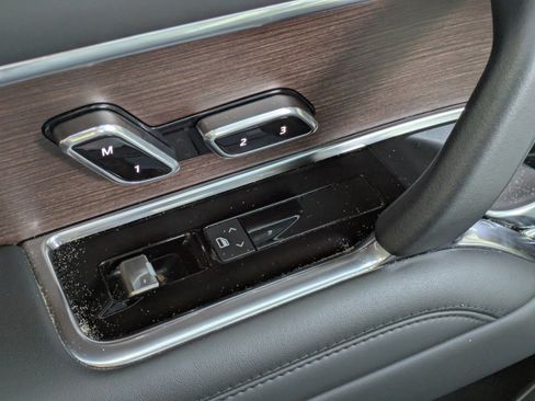 Used 2023 Land Rover Range Rover Long Wheelbase SE image 19