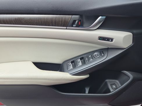 Used 2018 Honda Accord Touring image 33