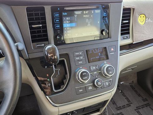 Used 2015 Toyota Sienna XLE image 33