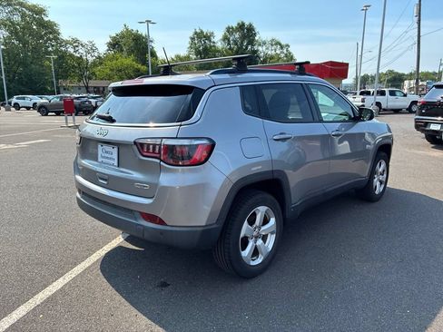 Used 2018 Jeep Compass Latitude w/ Popular Equipment Group AWD/4WD image 5
