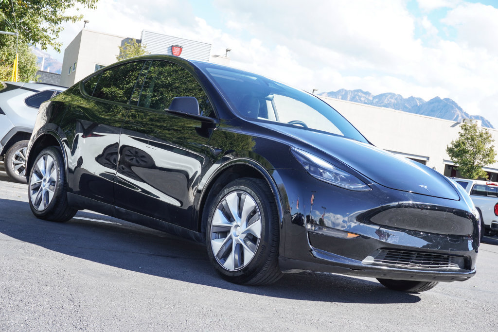 Used 2024 Tesla Model Y Long Range AWD/4WD image 1