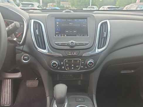 Used 2024 Chevrolet Equinox LT FWD image 19
