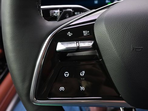 New 2026 Cadillac Optiq Sport 2 w/ LPO, Floor Liner Package AWD/4WD image 33