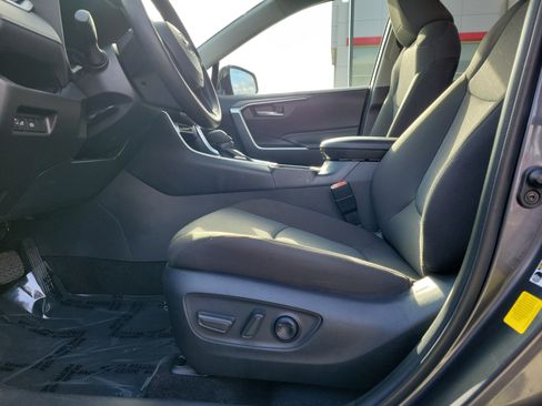 Used 2025 Toyota RAV4 XLE image 16