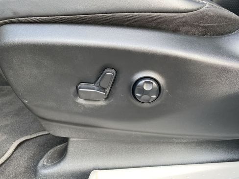 Used 2023 Chrysler Pacifica Touring-L FWD image 14
