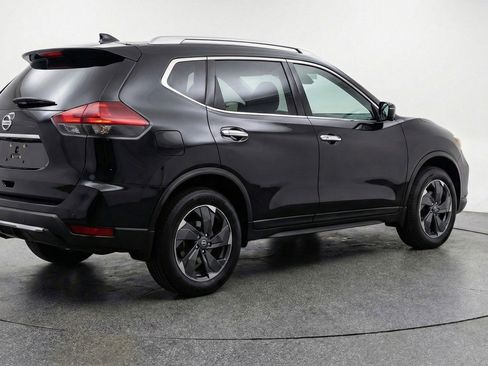 Used 2025 Nissan Rogue SV AWD/4WD image 9