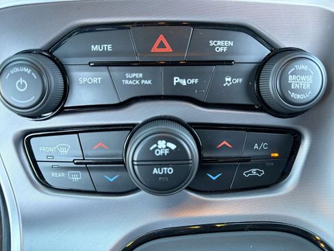 Used 2021 Dodge Challenger R/T w/ Driver Convenience Group RWD image 16