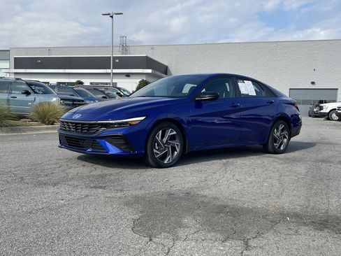 Used 2025 Hyundai Elantra Sport image 3