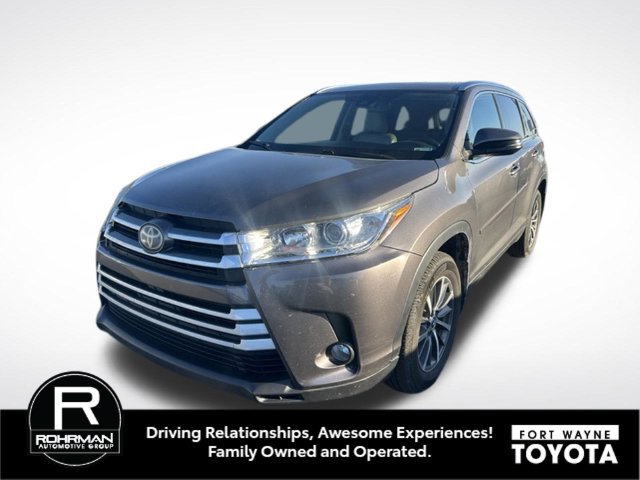 Used 2017 Toyota Highlander XLE AWD/4WD image 1