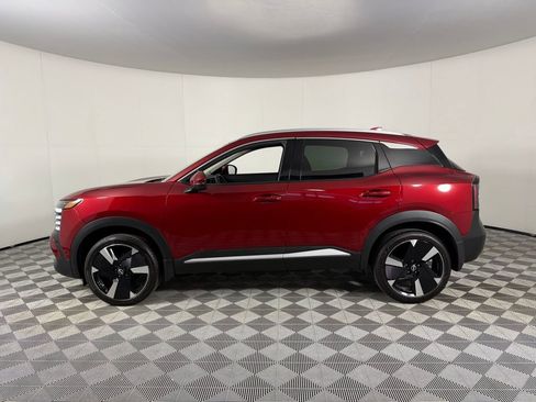 Used 2025 Nissan Kicks SR FWD image 10