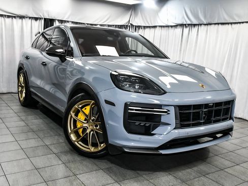 Used 2024 Porsche Cayenne Turbo GT image 3