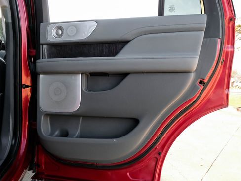 Used 2018 Lincoln Navigator Reserve w/ Technology Package image 59