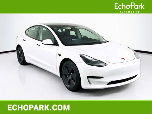 Used 2021 Tesla Model 3 Standard Range Plus image 1