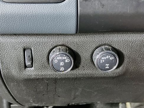 Used 2021 Chevrolet Colorado Z71 AWD/4WD image 10