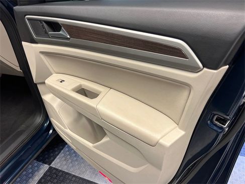 Used 2019 Volkswagen Atlas SE w/ Towing Package image 12