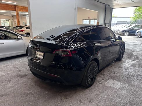Used 2021 Tesla Model Y Long Range AWD/4WD image 4