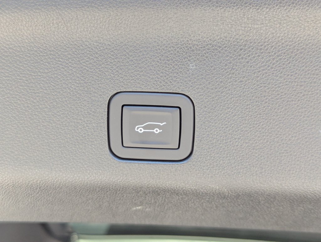 Used 2025 GMC Yukon XL Denali Ultimate AWD/4WD image 11