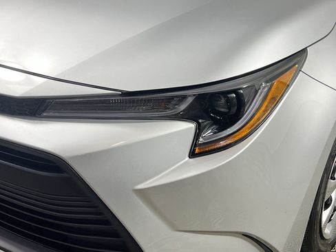 Used 2025 Toyota Corolla LE image 12