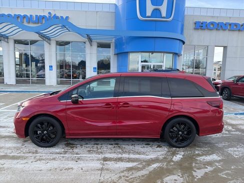 Certified 2023 Honda Odyssey Sport image 9