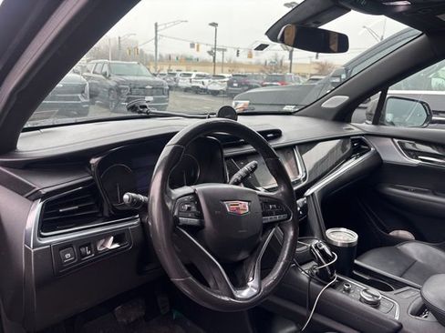 Used 2020 Cadillac XT6 Premium Luxury image 5