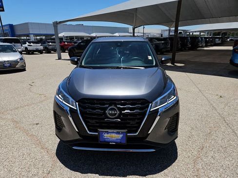 Used 2023 Nissan Kicks S FWD image 3