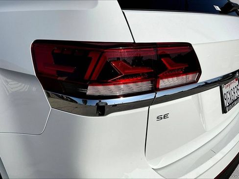 Used 2023 Volkswagen Atlas SE w/ Panoramic Sunroof Package FWD image 24
