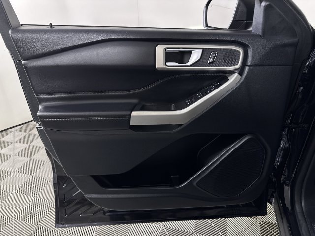 Used 2023 Ford Explorer XLT AWD/4WD image 23