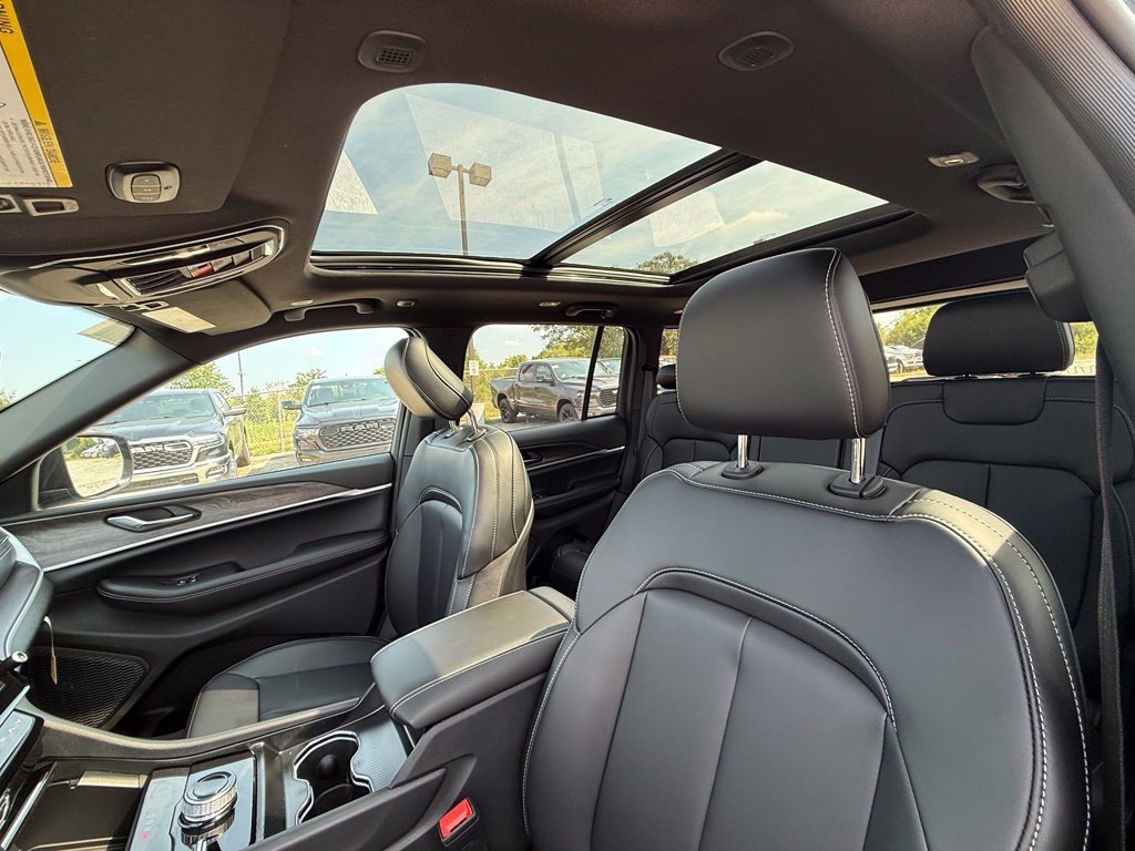 New 2027 Jeep Grand Cherokee Limited AWD/4WD image 12