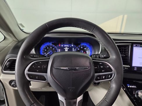 Certified 2023 Chrysler Pacifica Touring-L image 42