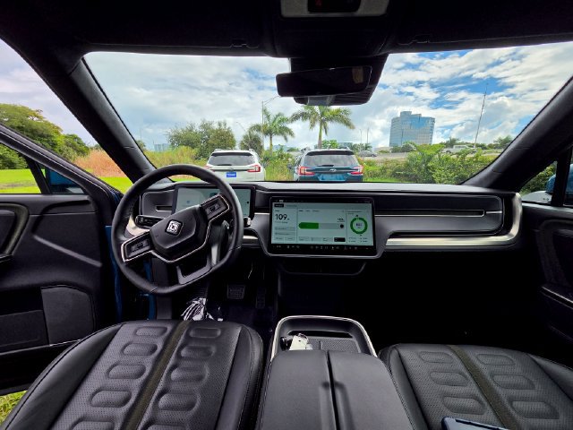 Used 2025 Rivian R1S Adventure Dual AWD/4WD image 28