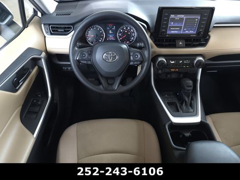 Used 2021 Toyota RAV4 LE FWD image 13