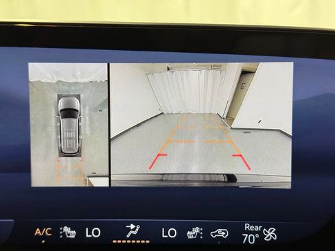 Used 2025 Buick Enclave Preferred AWD/4WD image 16