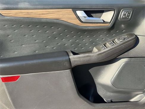 Used 2020 Ford Escape Titanium image 16