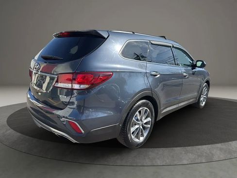 Used 2017 Hyundai Santa Fe SE image 5