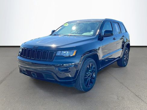 Used 2021 Jeep Grand Cherokee Laredo X image 3
