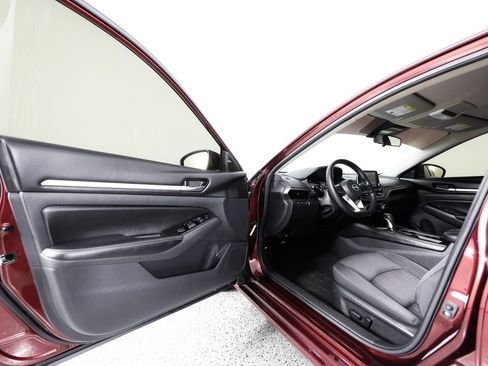 Used 2023 Nissan Altima 2.5 SV FWD image 21
