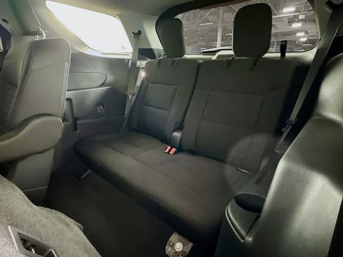 Used 2021 Ford Explorer XLT image 28