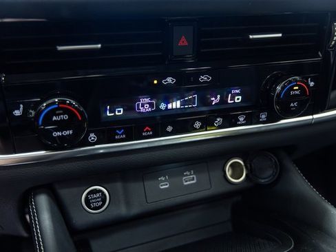 Used 2022 Nissan Rogue SL w/ SL Premium Package image 19