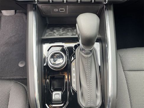 New 2025 GMC Canyon Elevation w/ Convenience Package image 16