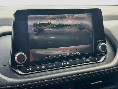 Used 2025 Nissan Rogue SV FWD image 13