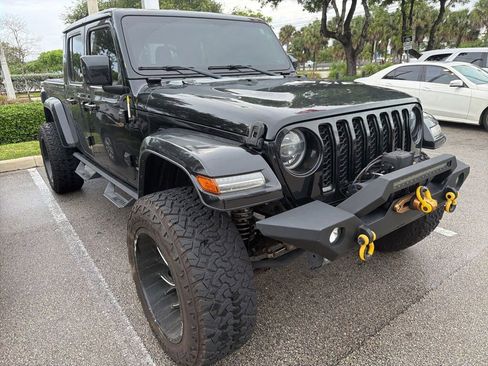 Used 2021 Jeep Gladiator Overland AWD/4WD image 3