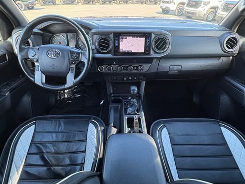 Used 2019 Toyota Tacoma TRD Off-Road image 5