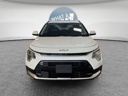 Certified 2023 Kia Niro EX Touring FWD image 9