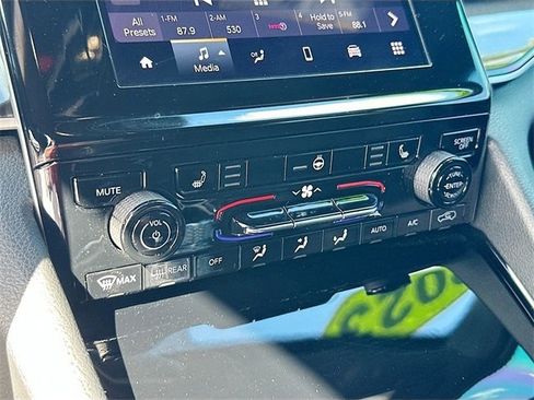 Used 2023 Jeep Grand Cherokee Altitude image 15