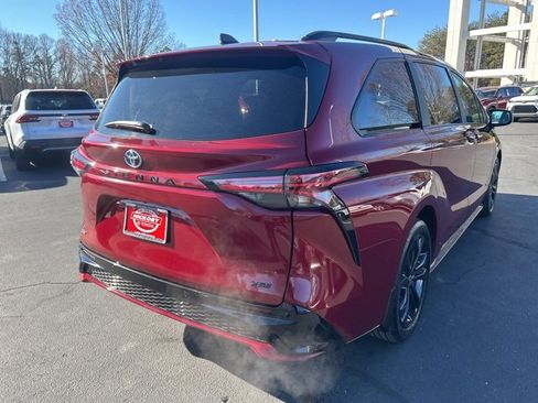 Used 2025 Toyota Sienna XSE image 5