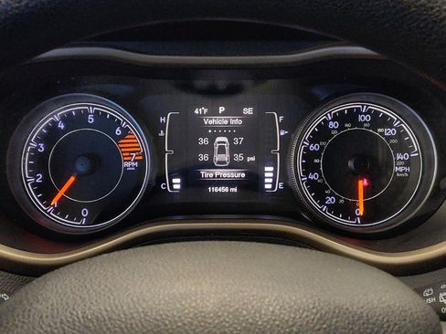 Used 2016 Jeep Cherokee Sport image 23